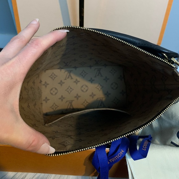 ❌SOLD❌2021 authentic Louis Vuitton Cruiser PM black calfskin leather two way bag - Picture 11 of 16